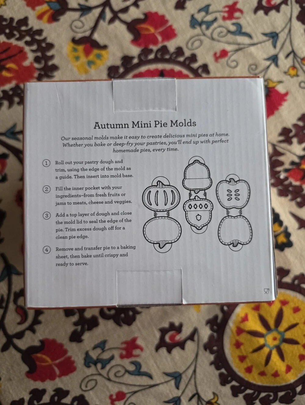 Williams Sonoma Autumn Mini Pie Mold Set